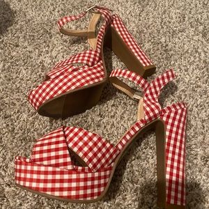 Gingham red and white heels.